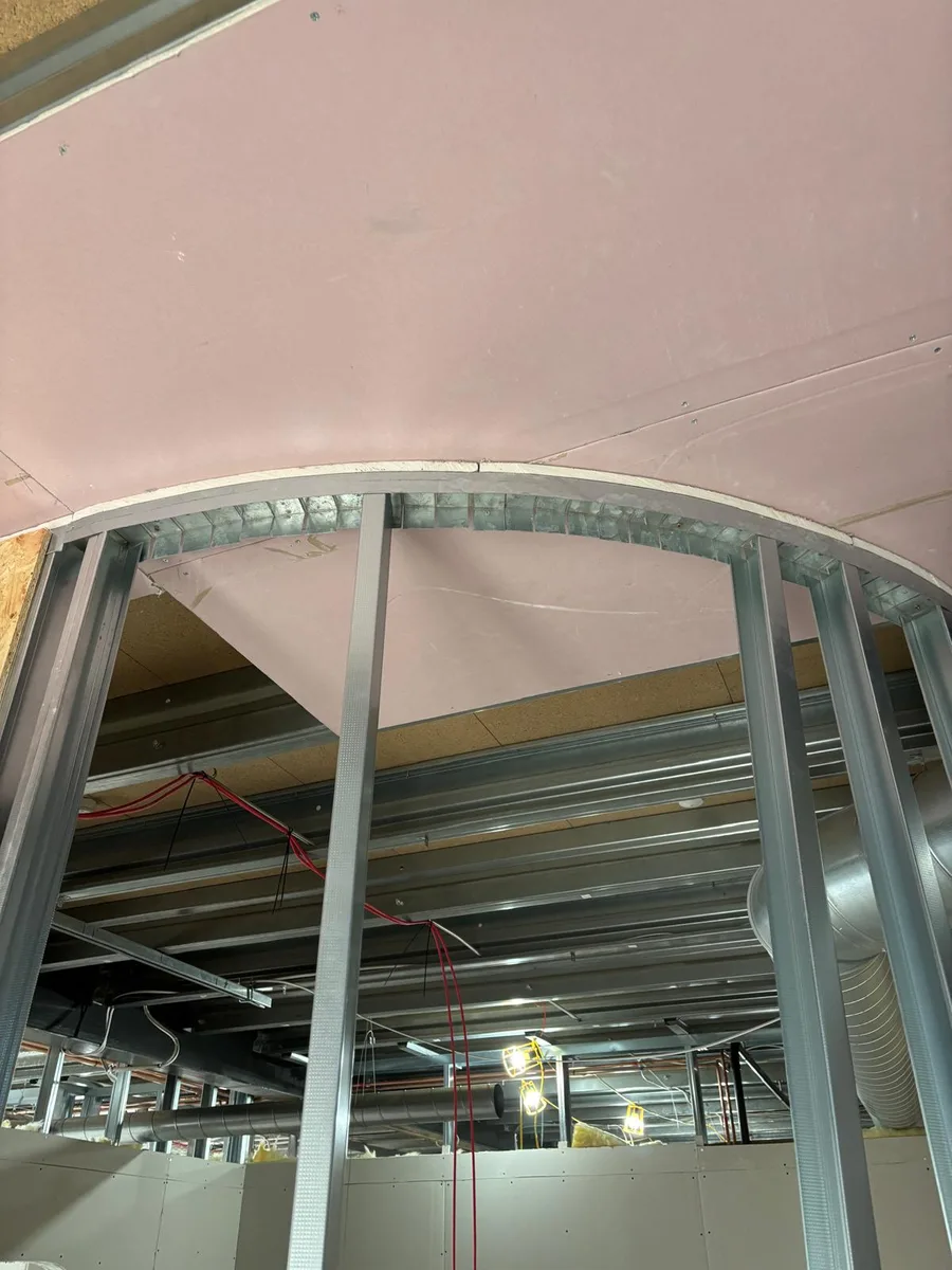 Curved wall and deflection detail